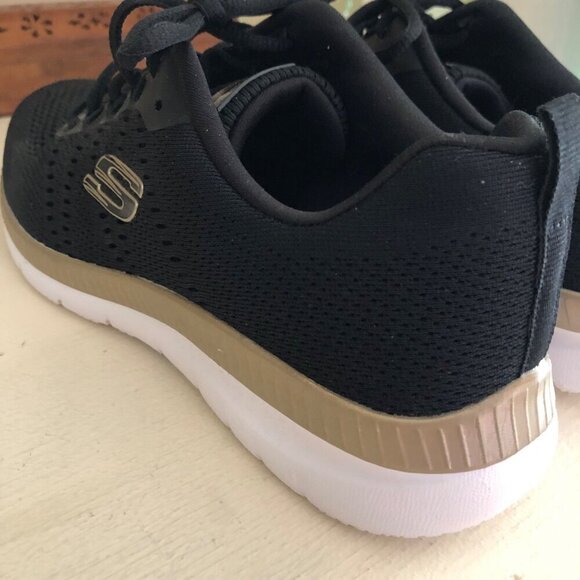 NEW Skechers Women's Memory Foam Slip-ins Summits-Night Chic Sneaker Size 9 - Picture 6 of 9